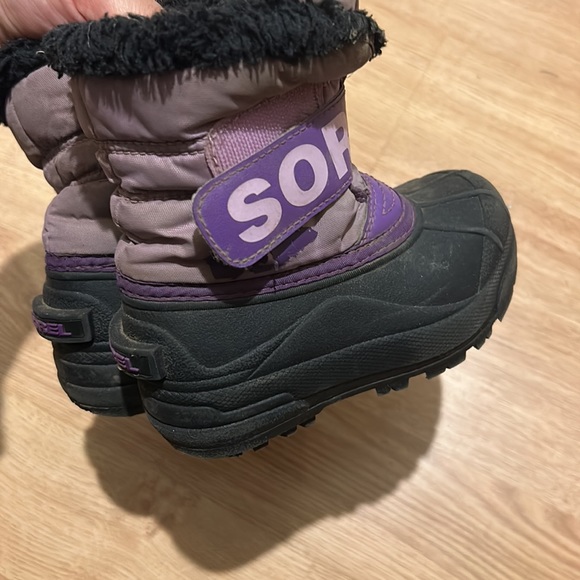 Sorel girls winter snow boots us size 9 - Picture 4 of 4